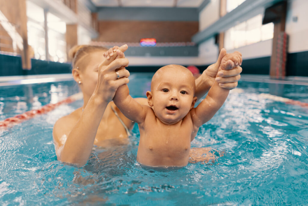 Les bienfaits des cours de bébé nageur à Dunkerque