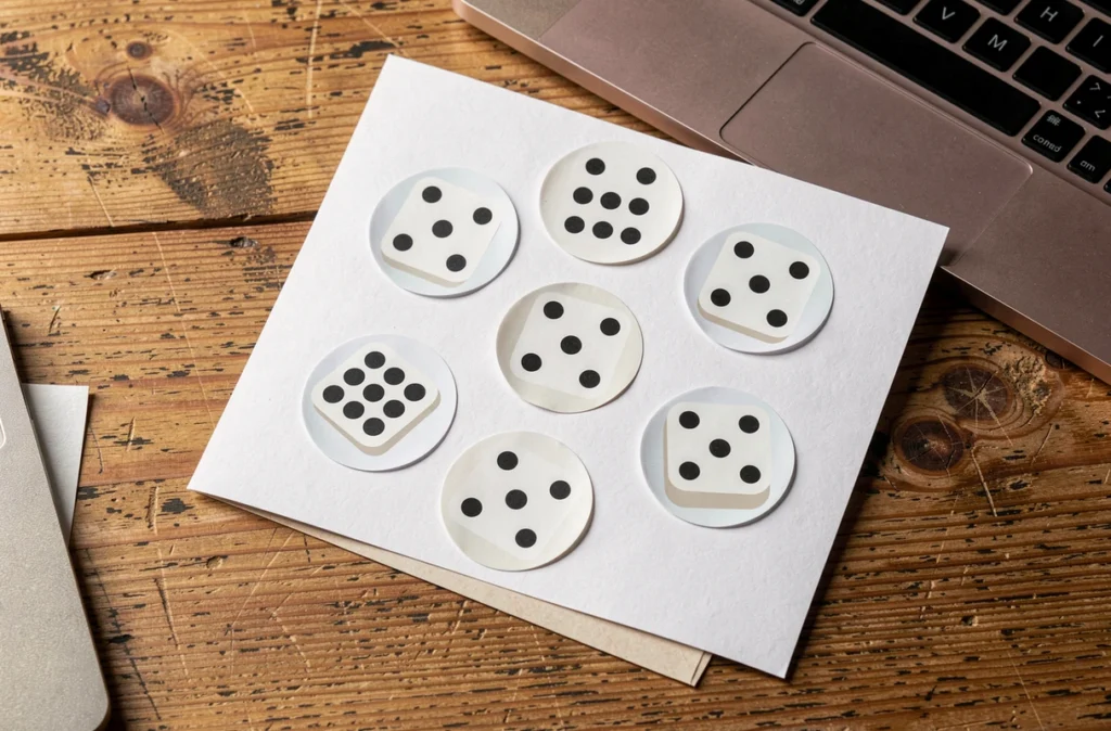 Cartes de constellations faites avec des gommettes rondes